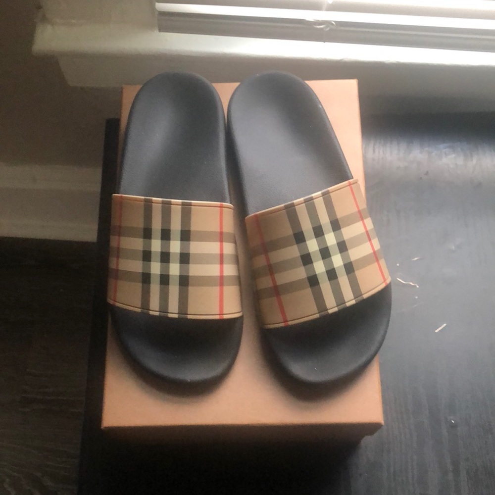 Burberry slide size 9